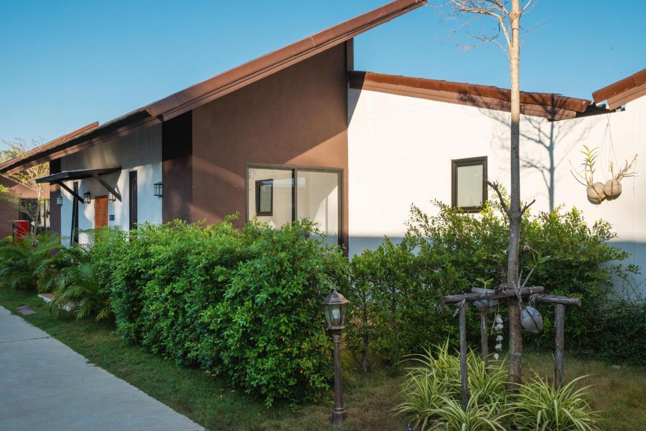 Thames Tara Private Pool Villa Rawai Phuket - Sha Extra Plus Exterior photo